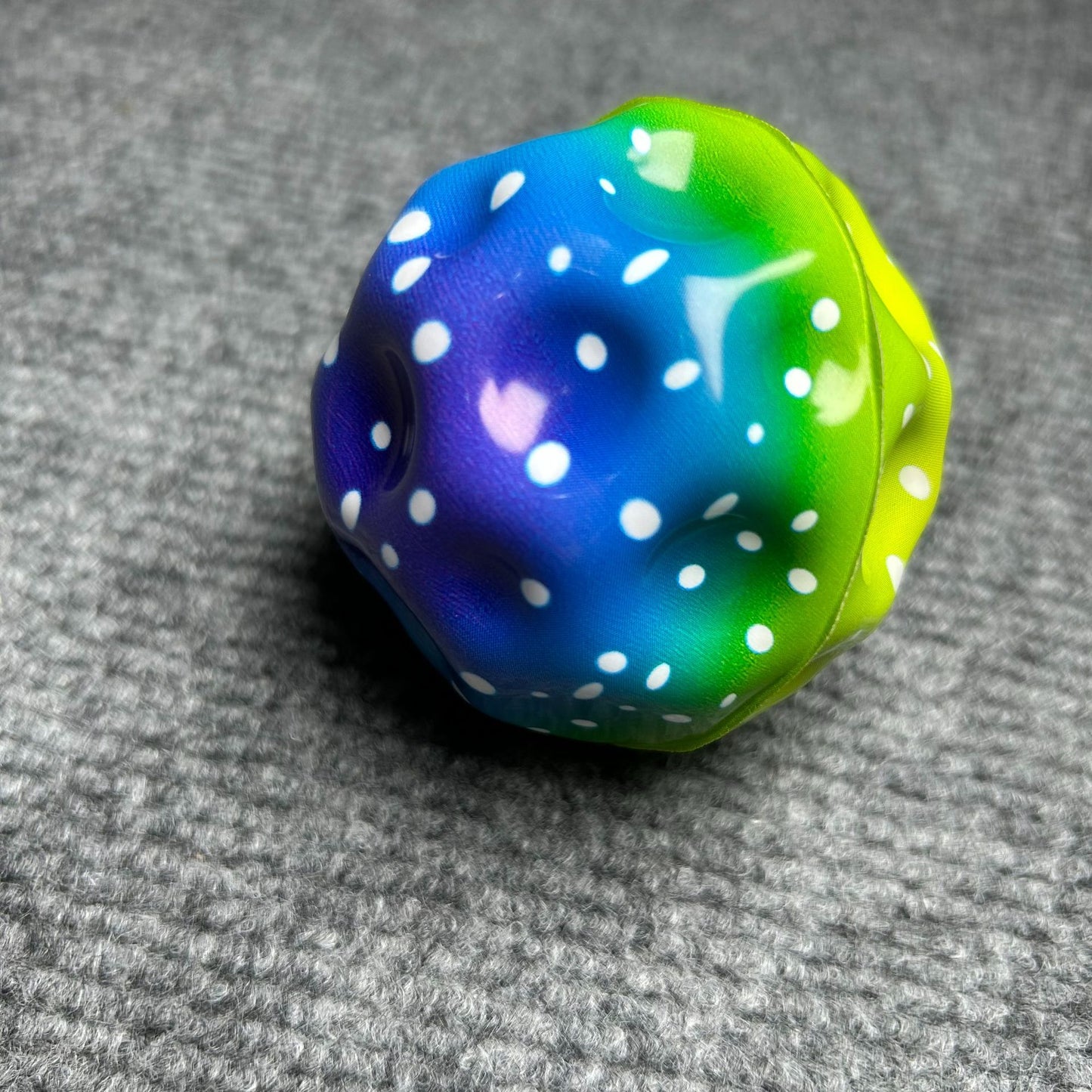 Super Bouncy Moon Ball – ¡La pelota que desafía la gravedad!